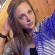 ,  Viktoria, 26