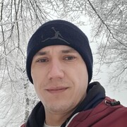  Benov,  Mik, 32
