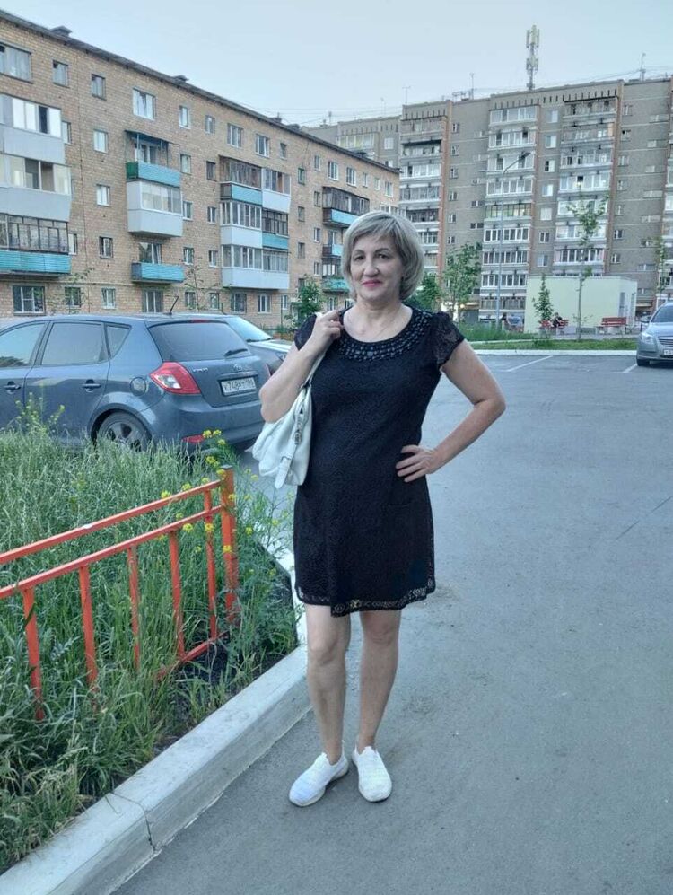  44247192  Olga, 52 ,    