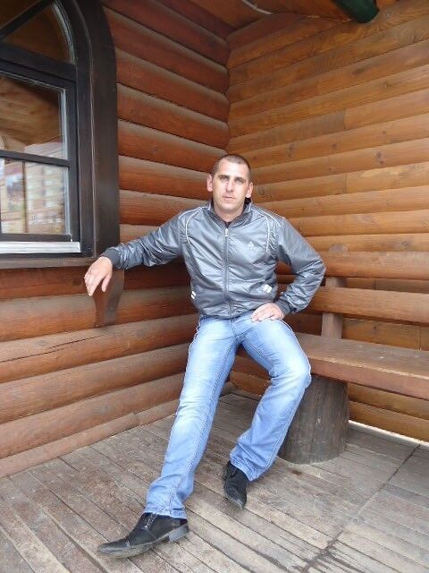  18587892  Pavel, 43 ,    