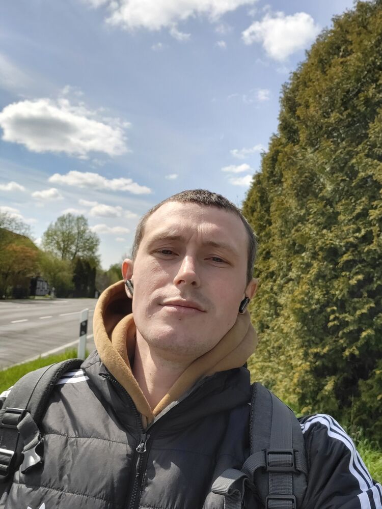  ,   Viktor, 31 ,   ,   