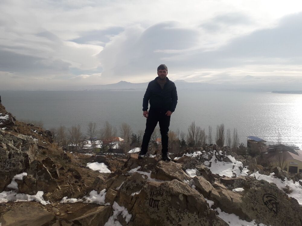  22649172  Artyom, 32 ,    