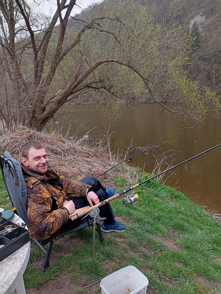  51725732  SERHII, 42 ,    Praha