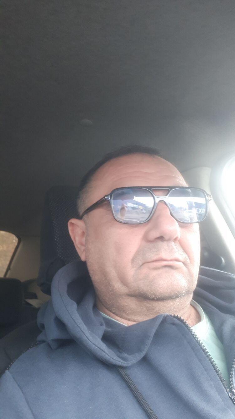  46728142  , 52 ,    