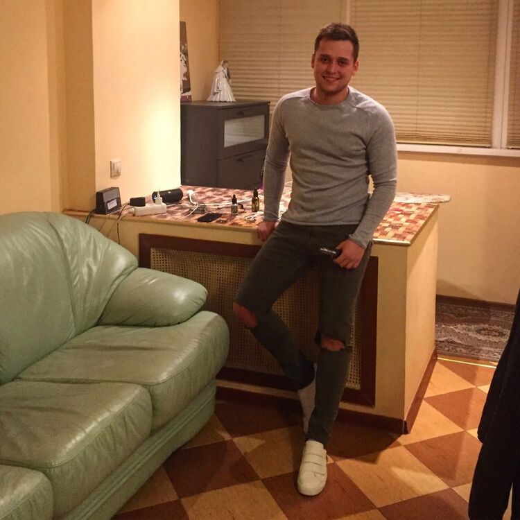  ,   Artem, 32 ,   ,   , c , 
