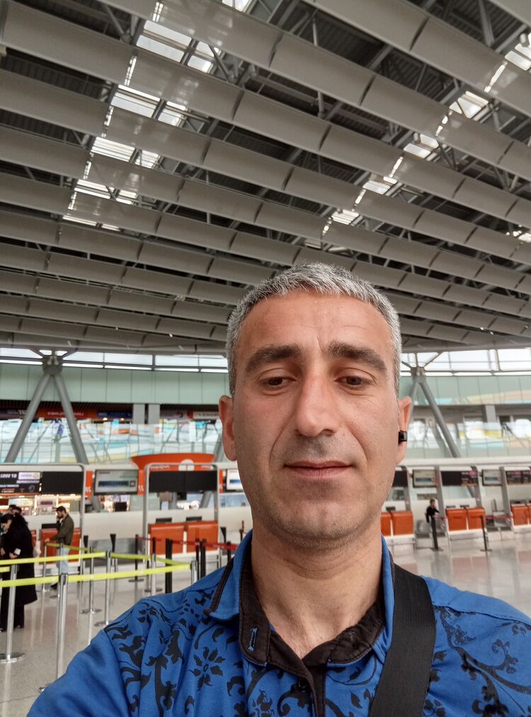  52317732  RAZMIK, 40 ,    