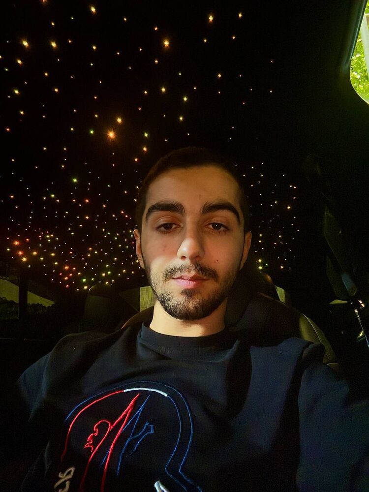  52768312  Aram, 20 ,    