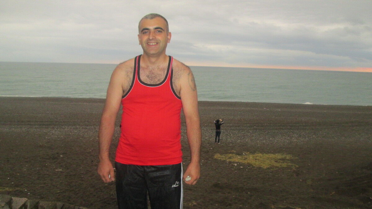  4710222  Vardan, 42 ,    