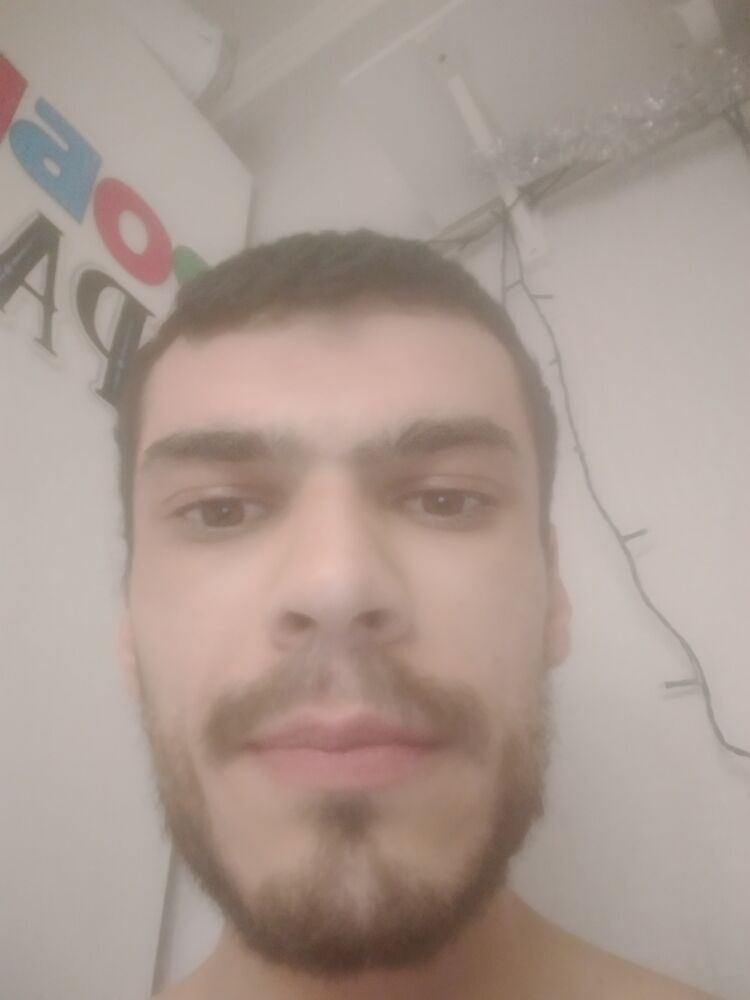 48624162  Robert, 28 ,    