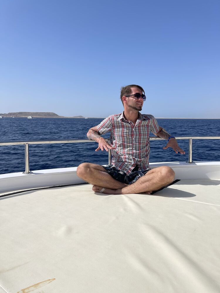  33202252  Radrigo, 52 ,    