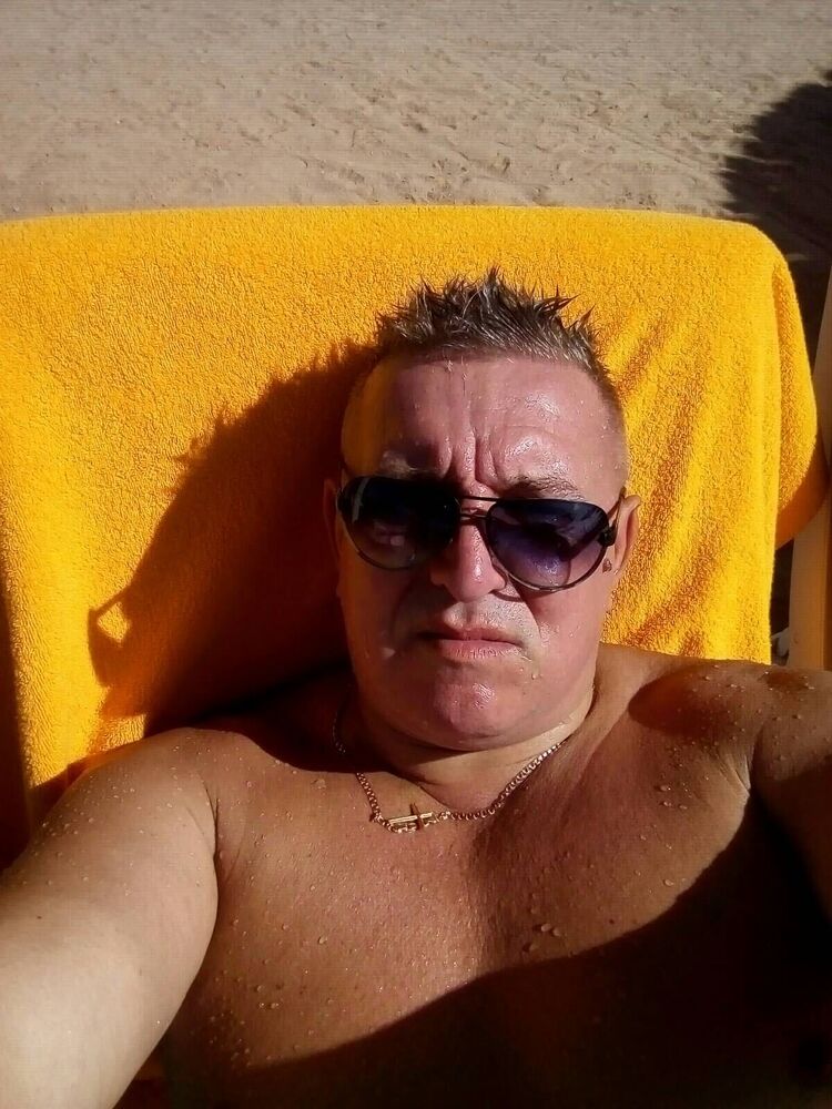  24825802  Valentin, 52 ,    