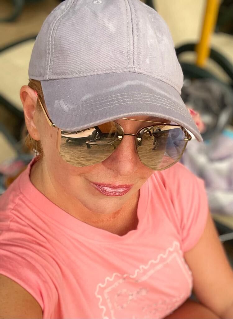 ,   Helena, 49 ,   ,   , c 