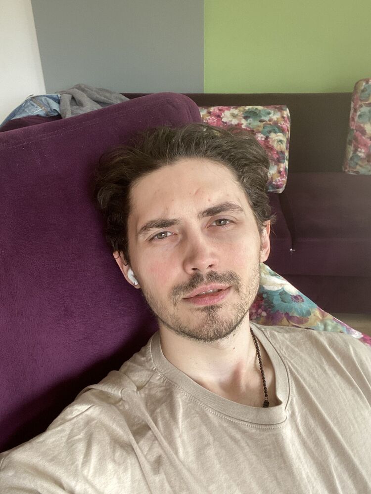  ,   Denis, 33 ,   ,   