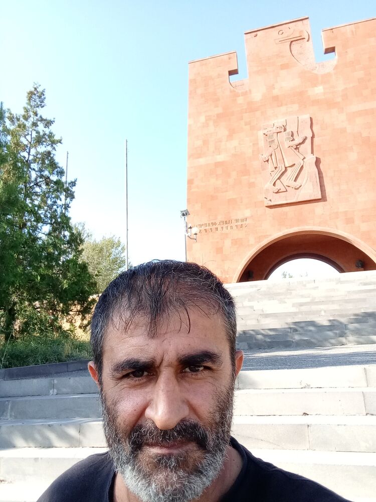  53482352  GEVORG, 45 ,    