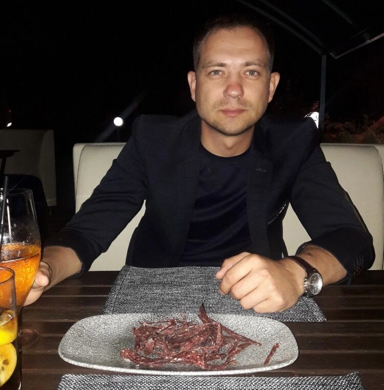  38044662  Denis, 36 ,    