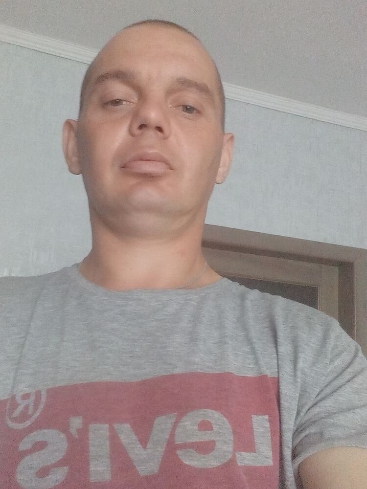  ,   Viktor, 35 ,   ,   