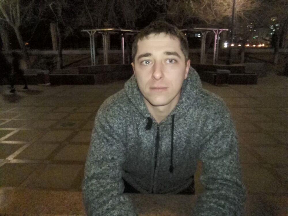  ,   Zak, 37 ,   