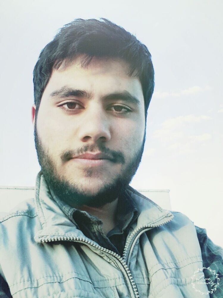  31971132  Semih, 24 ,    