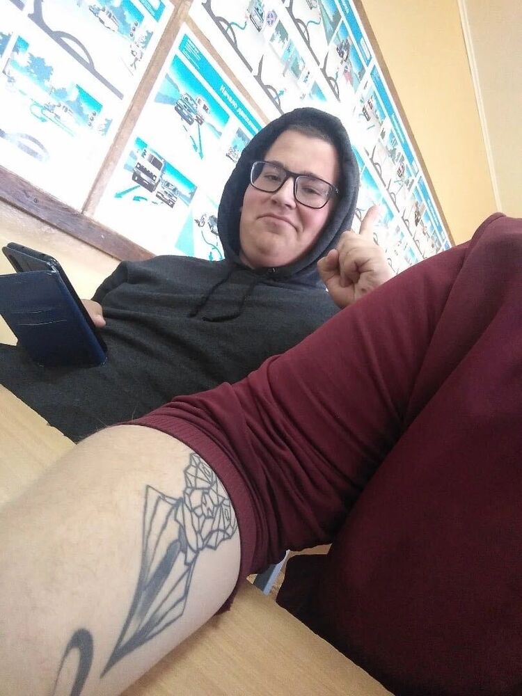  32317972  , 23 ,    