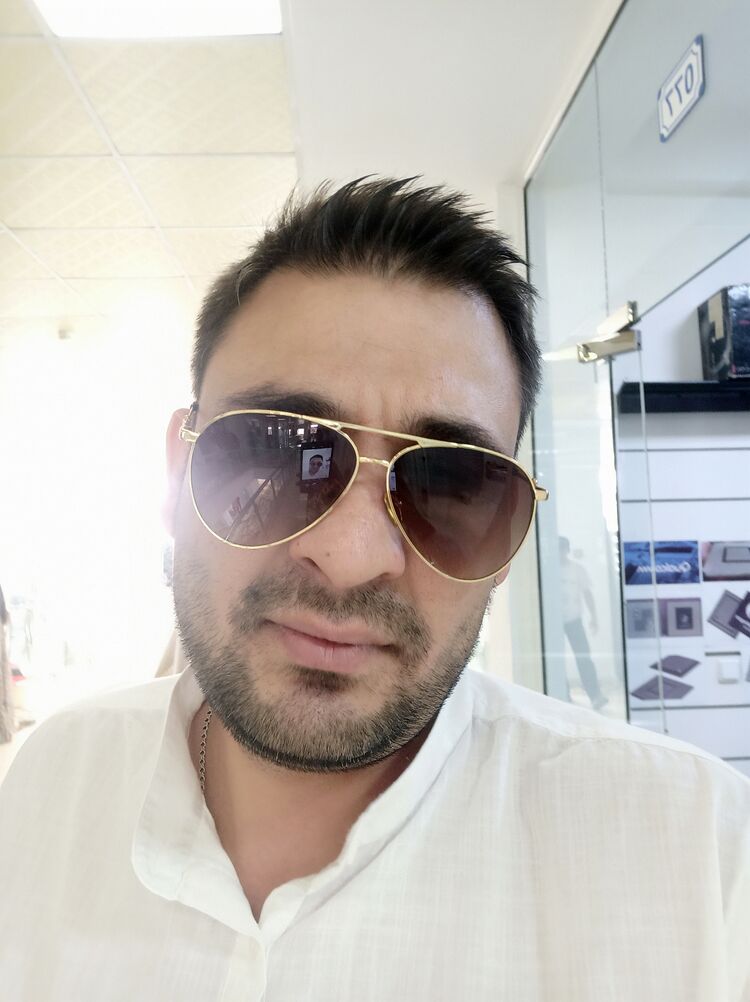  ,   Merik, 39 ,   