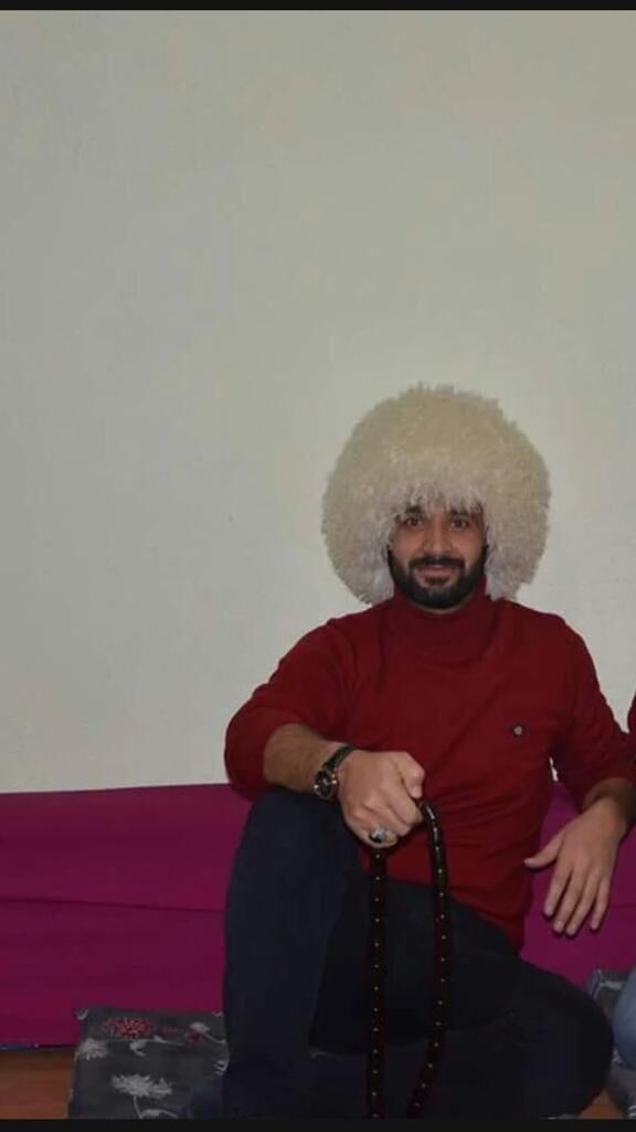 40780052  Bekir, 42 ,    
