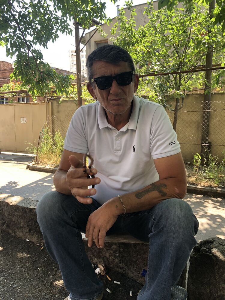  39941492  Varujan, 62 ,    