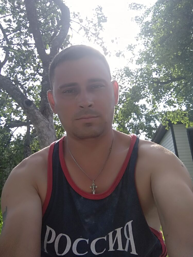  30647932  Konstantin, 40 ,    