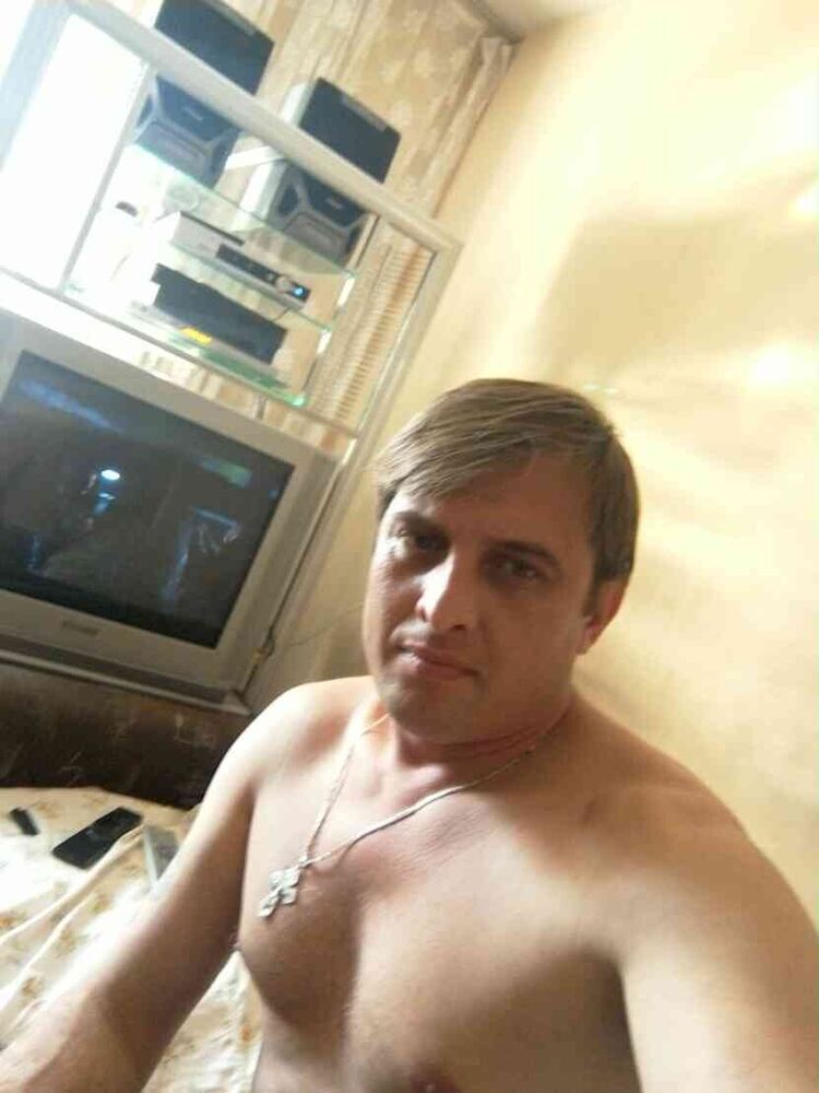  21110882  Serge, 45 ,    