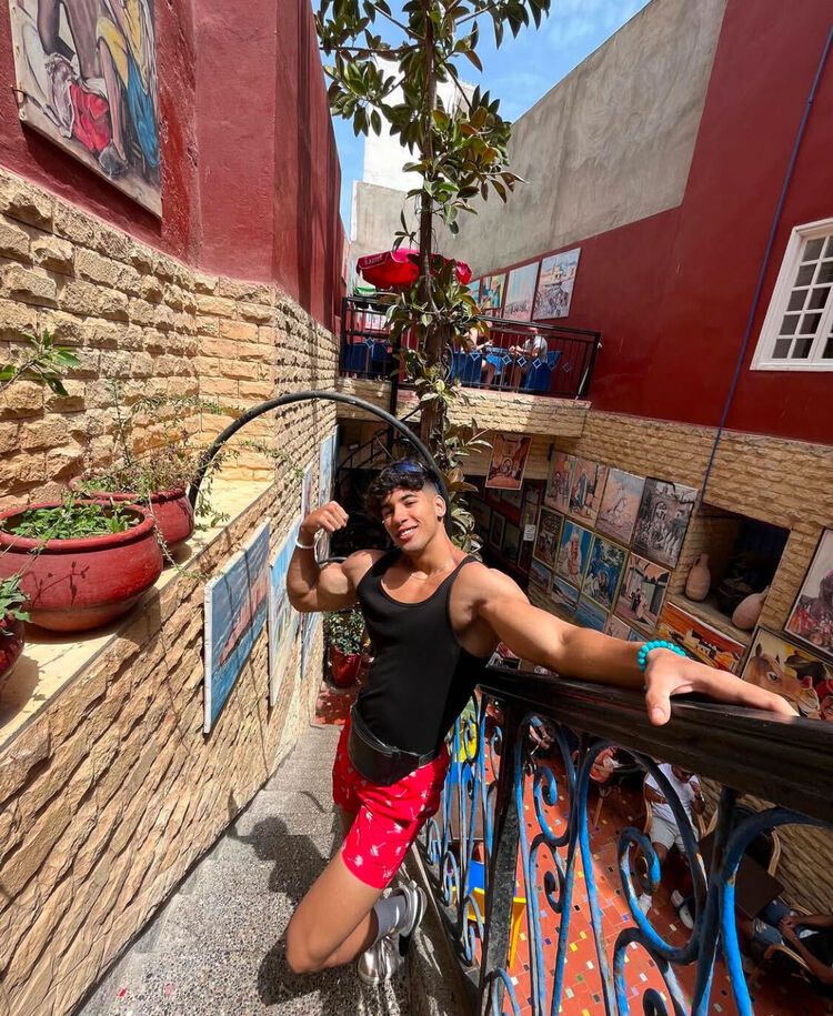  51605292  Karim, 28 ,    