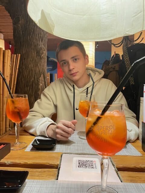  38379722  Ilya, 28 ,    