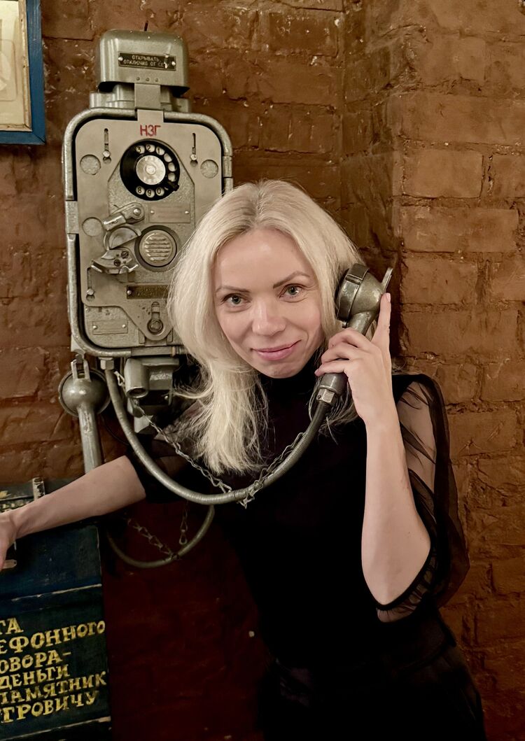  ,   Elena, 37 ,   ,   , c , 