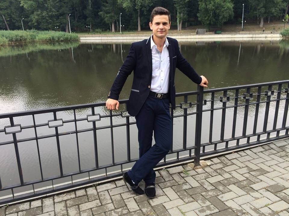  18210762  Radu, 31 ,    