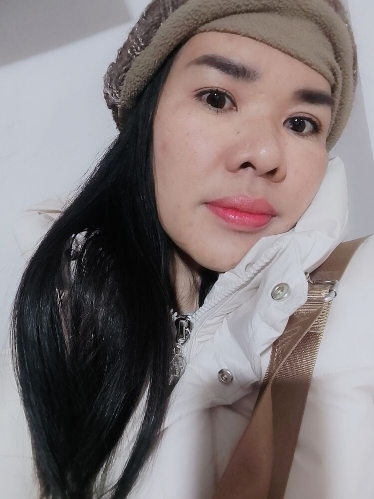  49188122  Apinya, 41 ,    