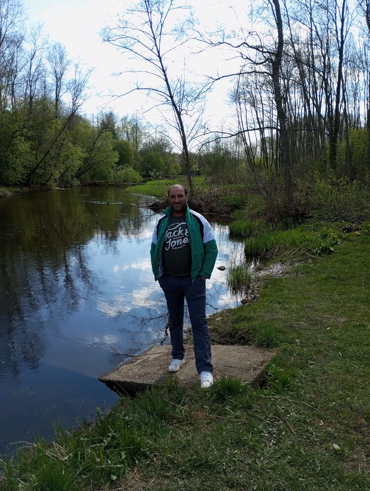  38327642  Rusian, 41 ,    