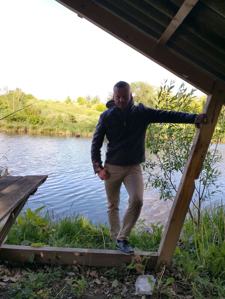  43607262  Igor Korvin, 37 ,    