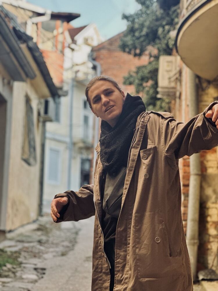  ,   Vlad, 23 ,   