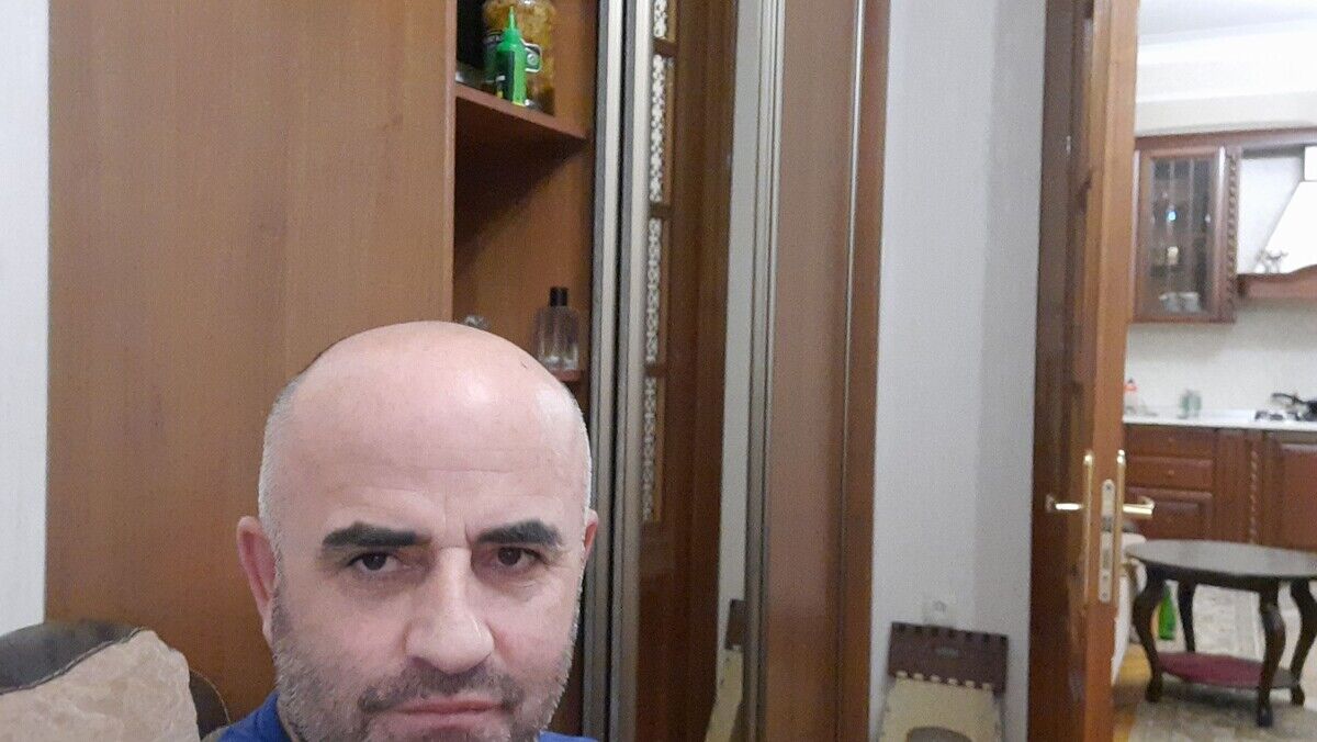  21609782  , 51 ,    