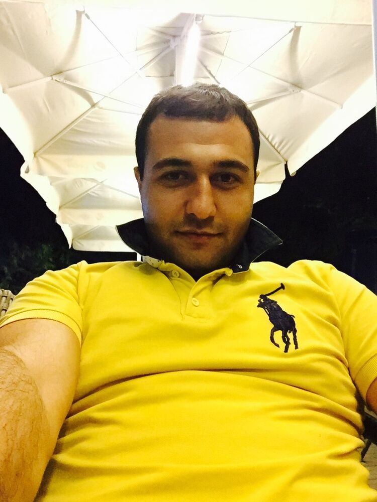  9868442  Artak, 32 ,    