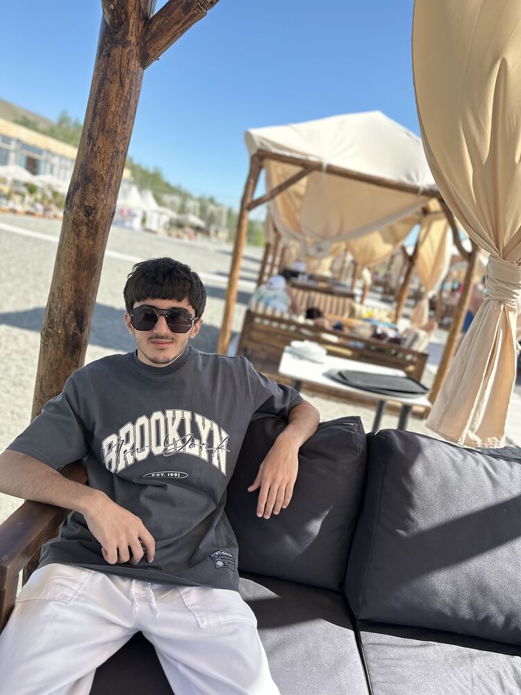  ,   Narek, 22 ,   ,   