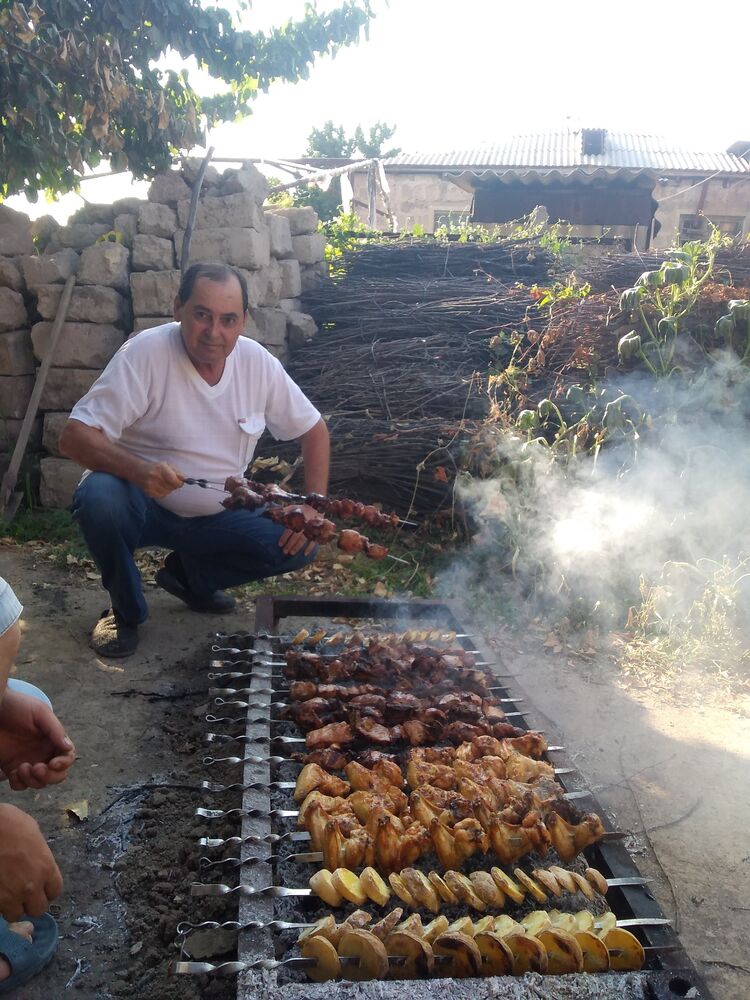  37492332  ARAYIK, 62 ,    