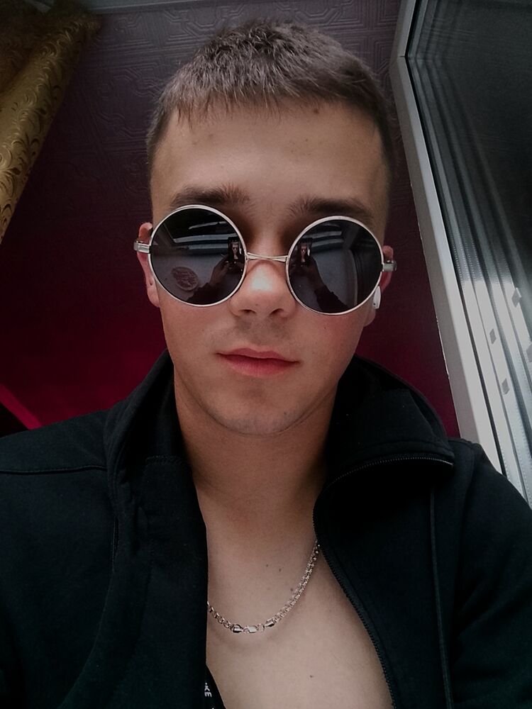  45413952  Vladislav, 22 ,    