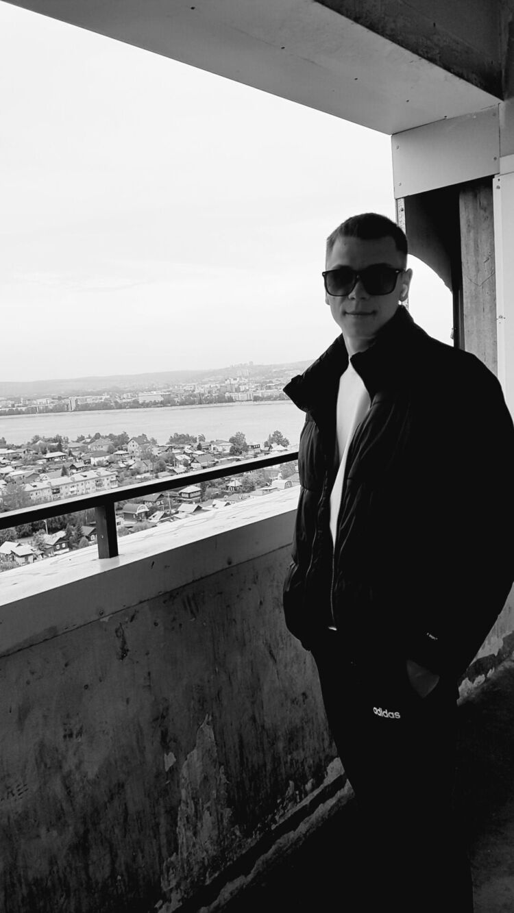  26748202  Alexander, 25 ,    