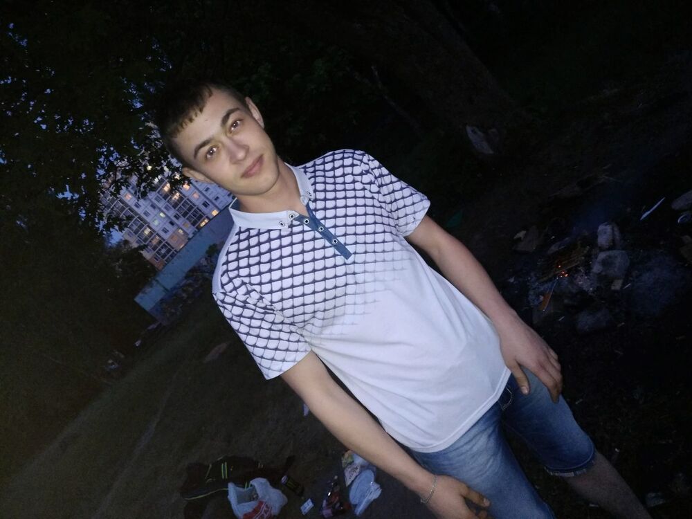  33452512  Alexander, 30 ,    