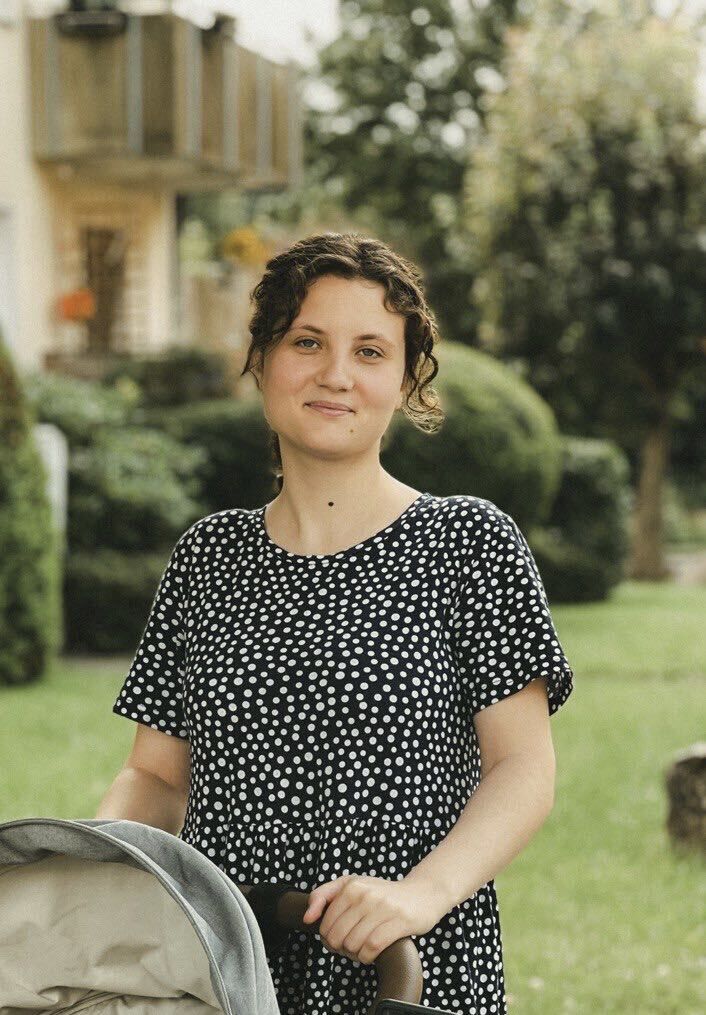  ,   Lilia, 22 ,   c 