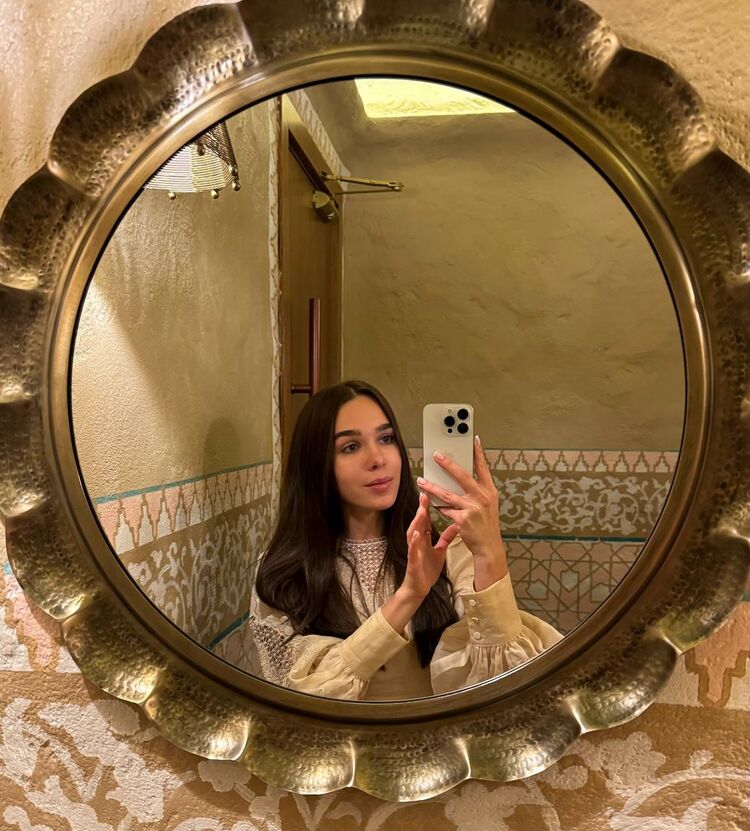  46918982  Alina, 28 ,    