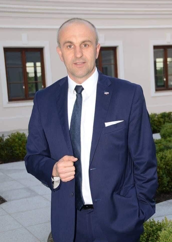  44679832  Eric, 57 ,    