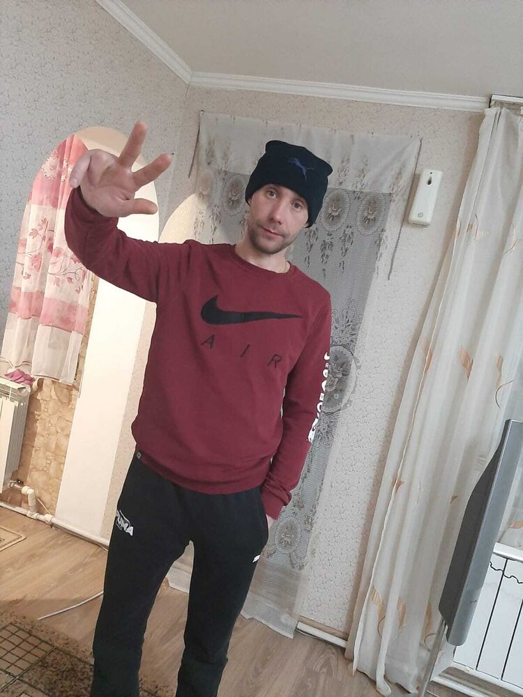  28838012  , 37 ,    