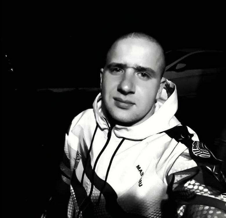  31173512  Roman, 30 ,    