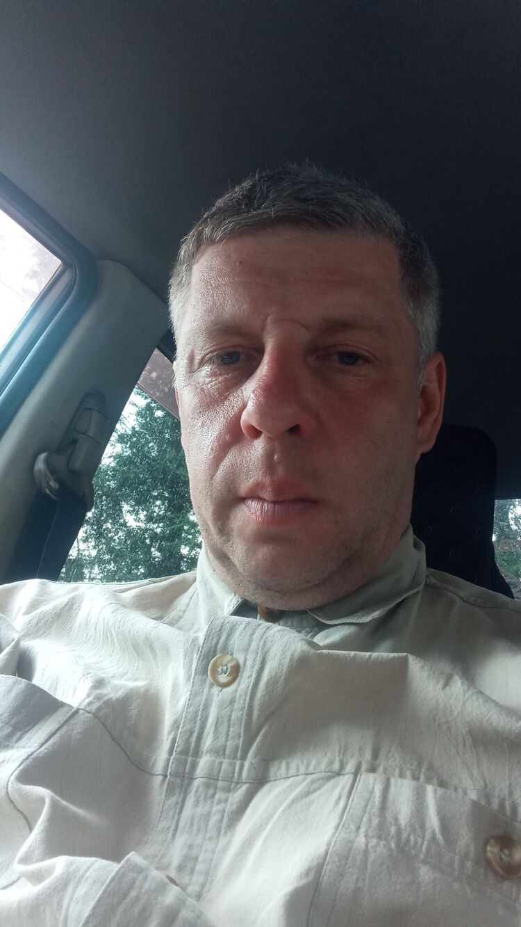  46134522  Konstantin, 47 ,    