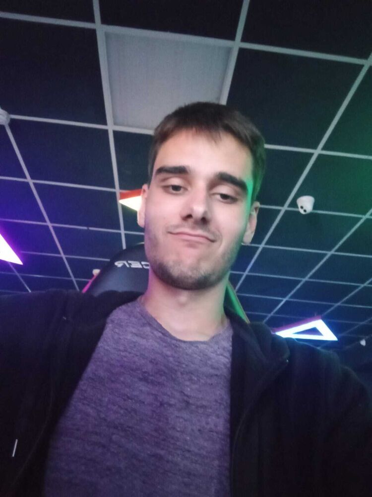  27714562  Ilya, 24 ,    